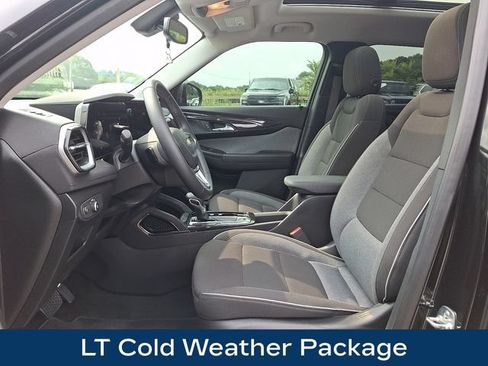 Used 2025 Chevrolet TrailBlazer LT w/ Convenience Package AWD/4WD image 2