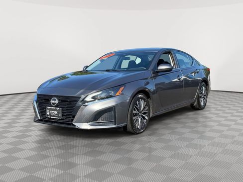 Used 2023 Nissan Altima 2.5 SV FWD image 3