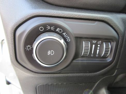 Used 2018 Jeep Wrangler Unlimited Sahara AWD/4WD image 24