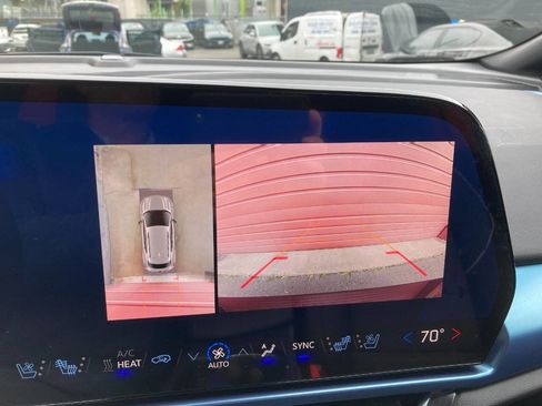 Used 2025 Chevrolet Equinox EV LT w/ Convenience Package II FWD image 14