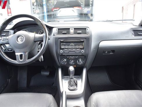 Used 2012 Volkswagen Jetta TDI w/ TDI Appearance Pkg FWD image 12