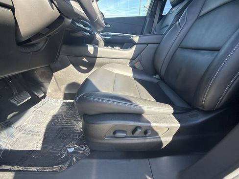 Used 2023 Cadillac XT4 Luxury w/ Cold Weather Package AWD/4WD image 12