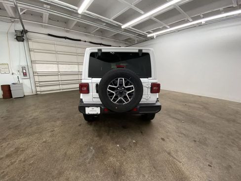 Used 2025 Jeep Wrangler Unlimited Sahara AWD/4WD image 5