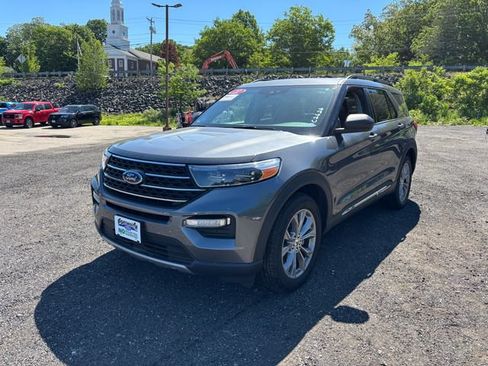Used 2022 Ford Explorer XLT w/ Equipment Group 202A AWD/4WD image 16