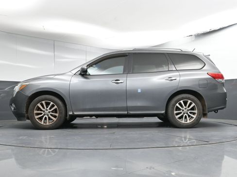 Used 2015 Nissan Pathfinder SV image 19