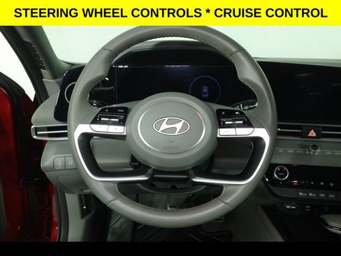 Used 2025 Hyundai Elantra SEL FWD image 9