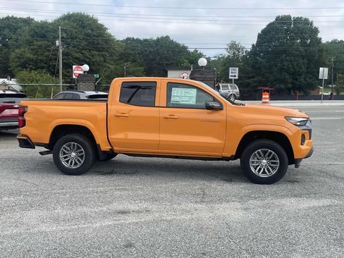 New 2025 Chevrolet Colorado LT w/ LT Convenience Package image 2