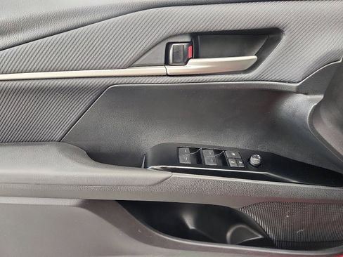 Used 2025 Toyota Camry SE w/ Convenience Package image 10