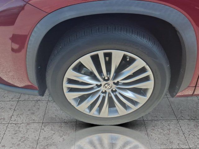 Used 2021 Toyota Highlander Platinum FWD image 6