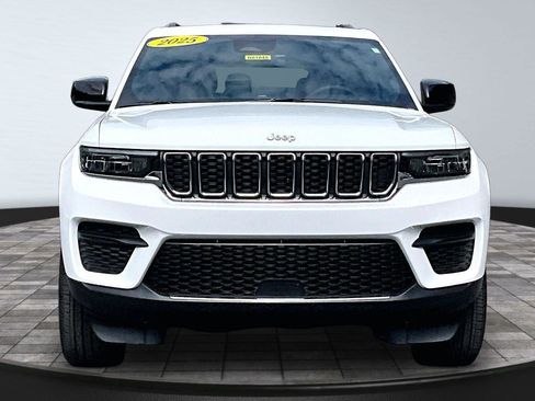 Certified 2025 Jeep Grand Cherokee Laredo X w/ Luxury Tech Group I AWD/4WD image 2