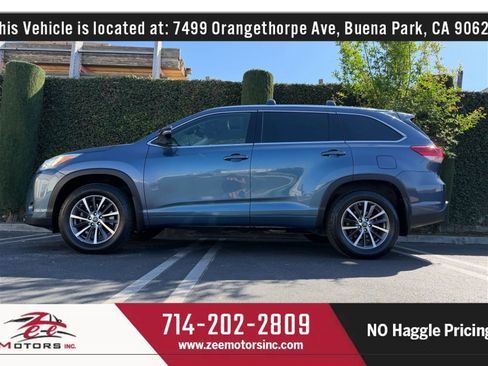 Used 2018 Toyota Highlander XLE w/ Carpet Mat Package (TMS) image 11