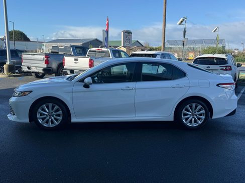 Used 2018 Toyota Camry LE w/ Convenience Package image 5