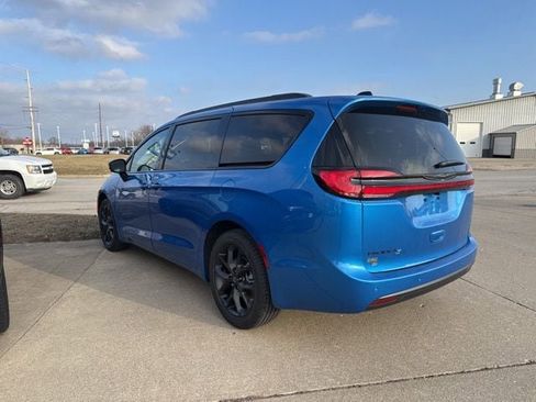 New 2026 Chrysler Pacifica Select w/ S Appearance Package FWD image 4