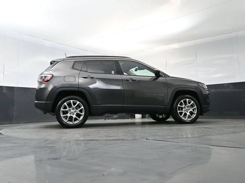 Used 2022 Jeep Compass Latitude w/ Sun and Sound Group AWD/4WD image 24
