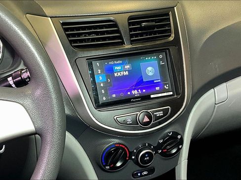 Used 2017 Hyundai Accent SE FWD image 10