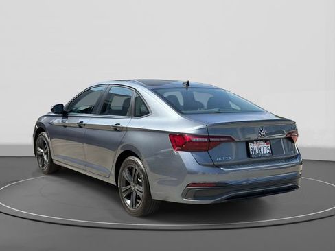 Used 2023 Volkswagen Jetta SE w/ Panoramic Sunroof Package FWD image 3
