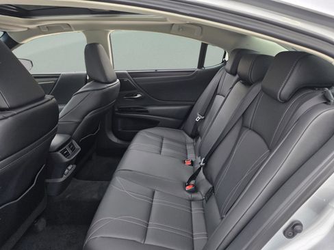 New 2025 Lexus ES 350 Ultra Luxury image 17