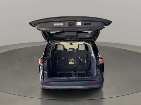 Used 2021 Toyota Sienna FWD image 13
