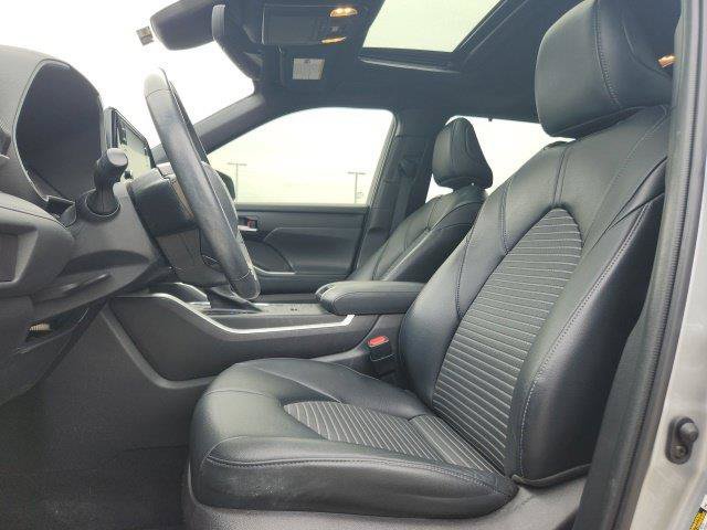 Used 2022 Toyota Highlander XSE FWD image 34
