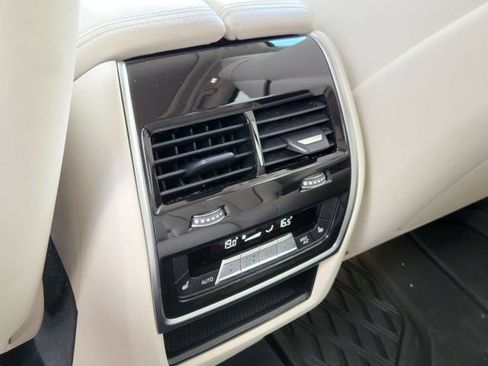 Used 2022 BMW X7 xDrive40i w/ Premium Package AWD/4WD image 29
