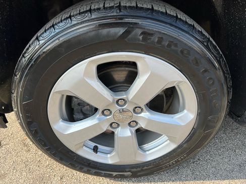 Used 2021 Jeep Compass Latitude w/ Sun and Sound Group image 2