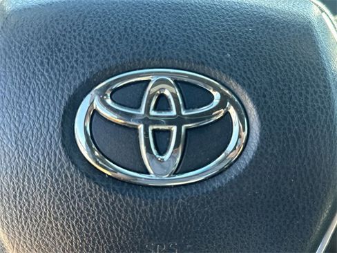 Used 2019 Toyota Avalon XLE image 39