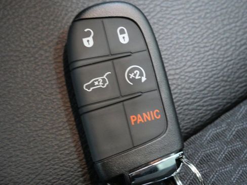 New 2026 Jeep Compass Latitude w/ Sun and Sound Group image 29