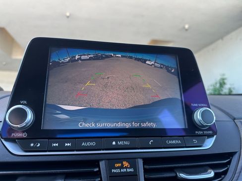 Used 2025 Nissan Altima 2.5 SV image 24