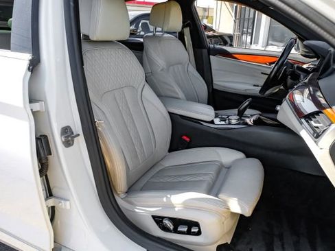 Used 2019 BMW 540i w/ Executive Package image 43