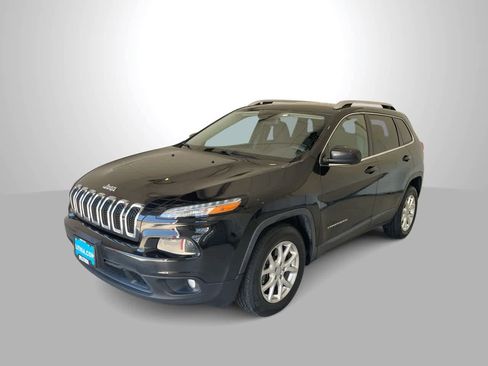 Used 2016 Jeep Cherokee Latitude FWD image 1