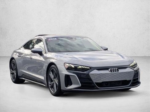 Used 2022 Audi e-tron GT Prestige image 3