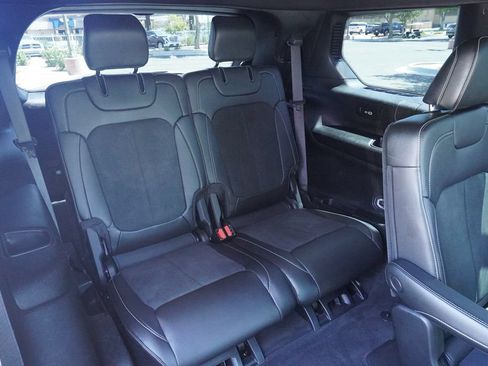Used 2025 Jeep Grand Cherokee L Altitude RWD image 10