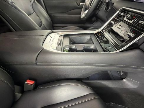 Used 2025 Nissan Armada SV RWD image 38