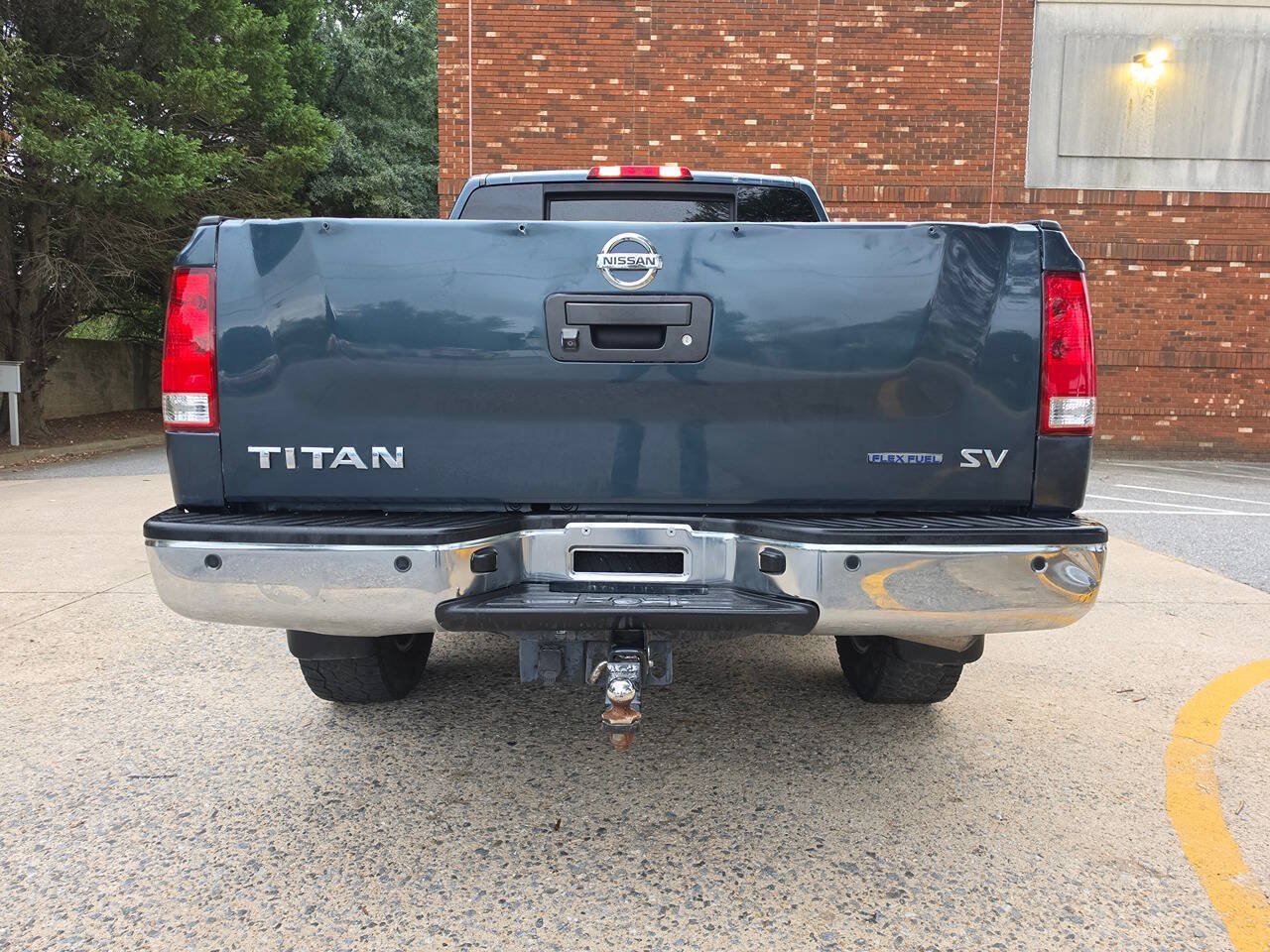 Used 2015 Nissan Titan SV RWD image 4