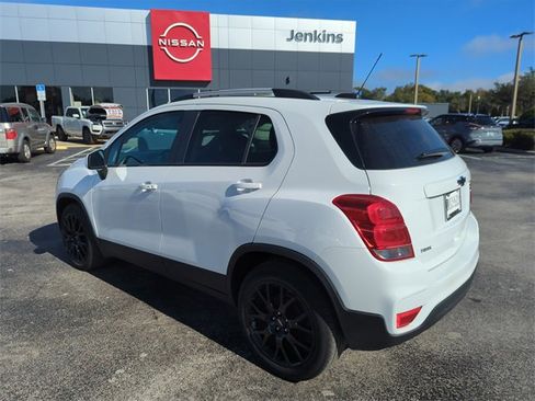 Used 2022 Chevrolet Trax LT w/ Sport Edition image 6