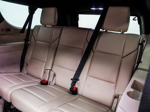 Used 2023 Cadillac Escalade ESV Premium Luxury image 24