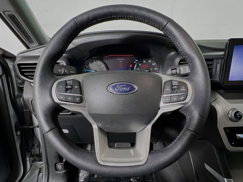 Used 2023 Ford Explorer XLT w/ Equipment Group 202A image 18