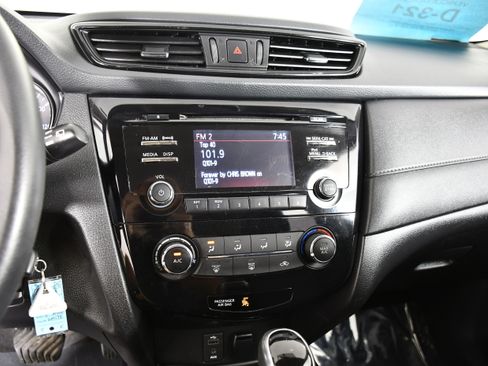 Used 2017 Nissan Rogue S AWD/4WD image 25