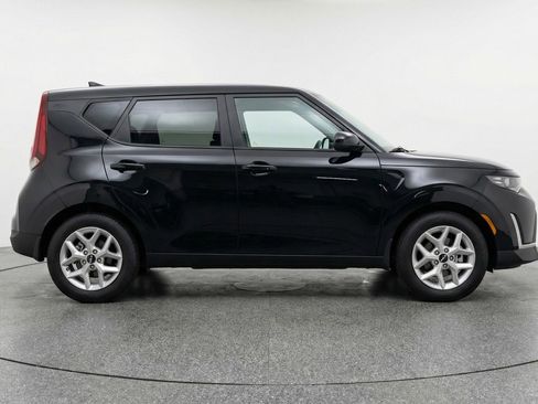 Used 2025 Kia Soul LX w/ LX Technology Package FWD image 8