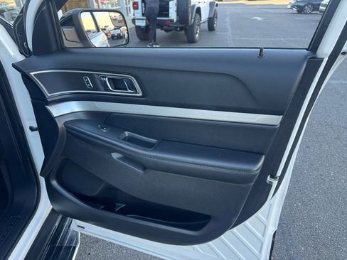 Used 2016 Ford Explorer XLT w/ Equipment Group 202A image 16
