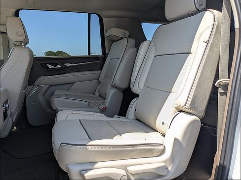 Used 2024 GMC Yukon XL Denali AWD/4WD image 14