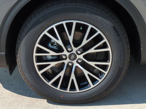 New 2025 Ford Escape SE FWD image 12