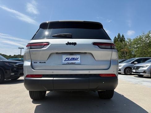 Used 2023 Jeep Grand Cherokee L Laredo AWD/4WD image 18