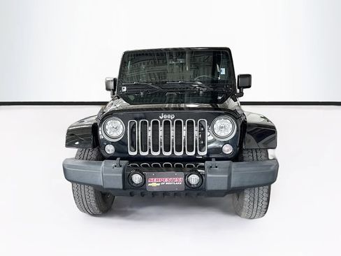 Used 2017 Jeep Wrangler Unlimited Sahara AWD/4WD image 4