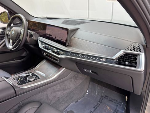 Used 2024 BMW X5 xDrive40i w/ Premium Package AWD/4WD image 15