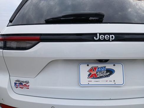 Used 2022 Jeep Grand Cherokee Summit AWD/4WD image 12