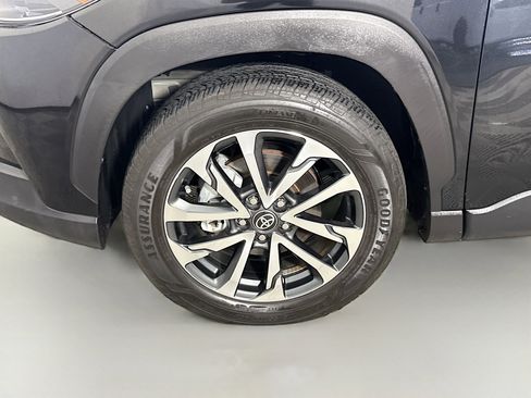 Used 2022 Toyota Corolla Cross XLE AWD/4WD image 38