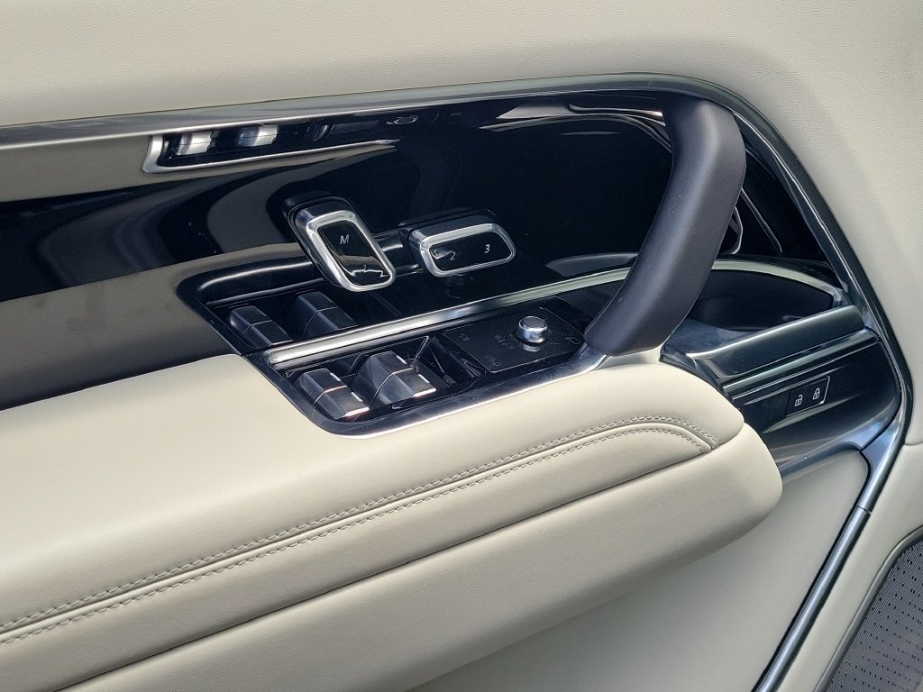 New 2026 Land Rover Range Rover Autobiography AWD/4WD image 24