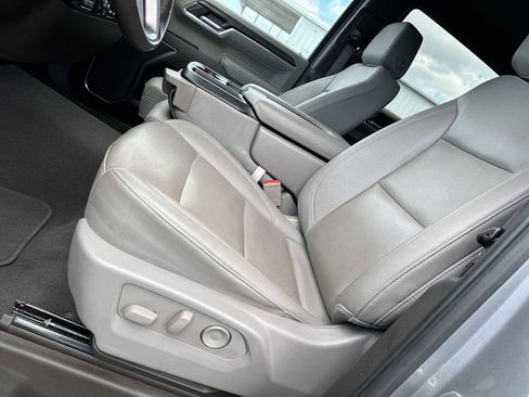 Used 2025 GMC Sierra 1500 SLT image 11