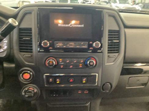Used 2022 Nissan Titan SV AWD/4WD image 11